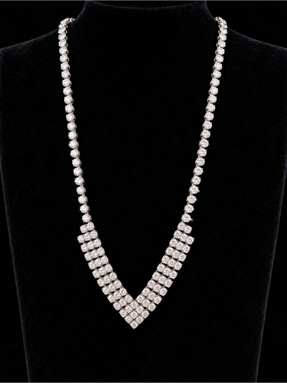 Vintage Classic Crystal Silver Tone V-Point Estate Necklace
